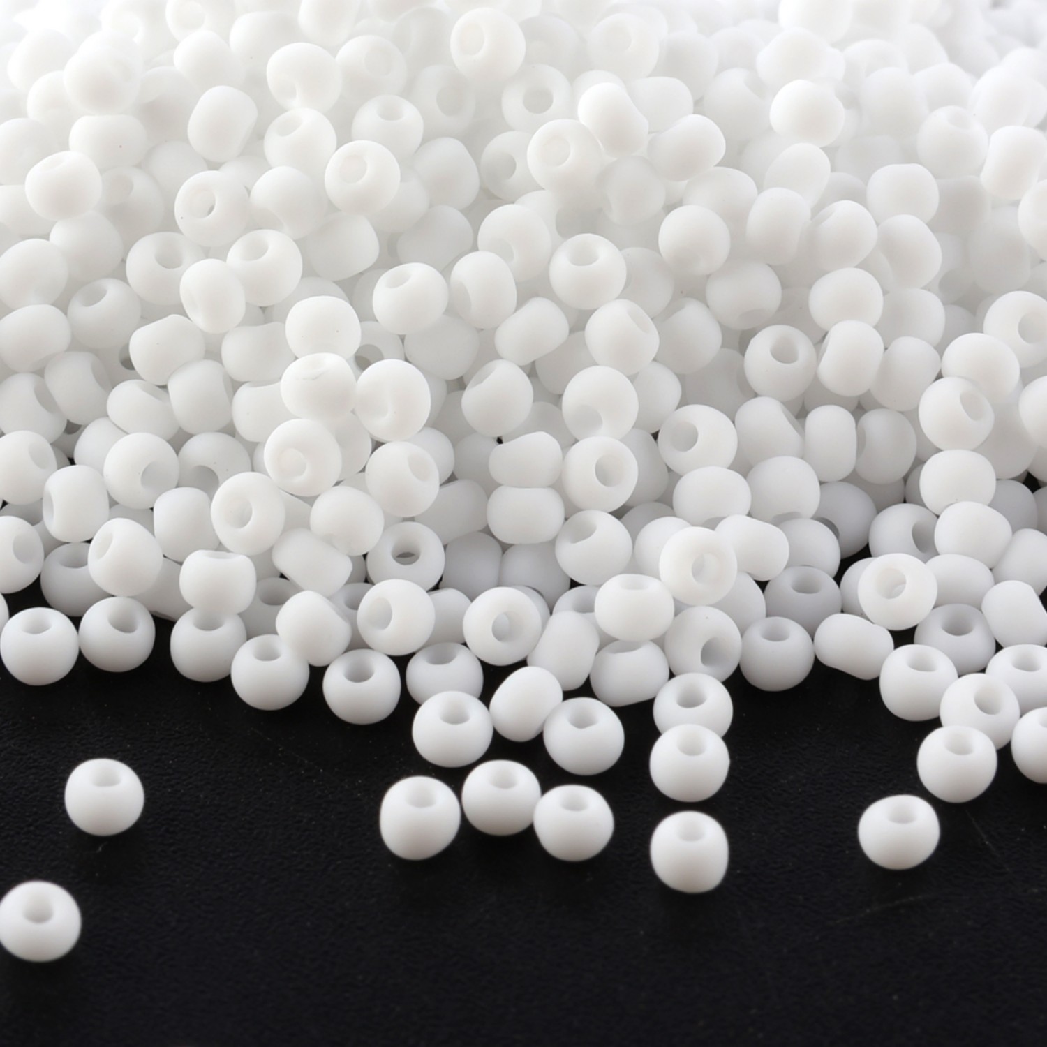 Seed Bead Tube - 国産マットブラック＆ホワイトCJ 11/0トップシードビーズアクセサリー10g/チューブ、あらゆる種類のDIYクラフトに最適。